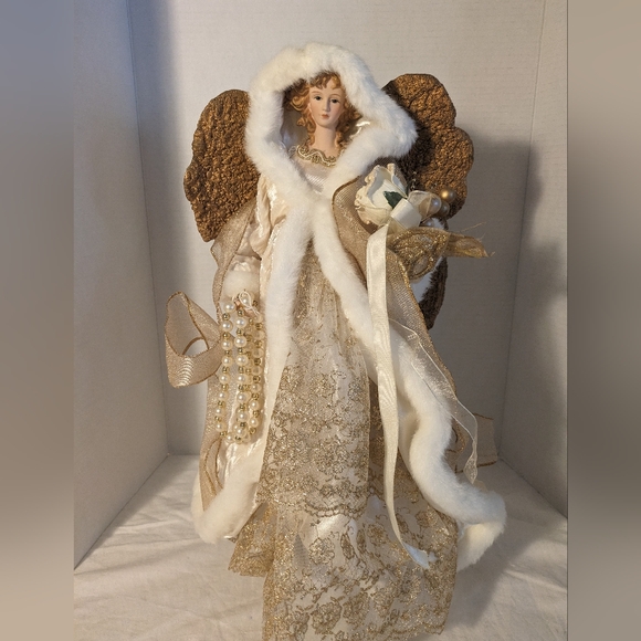 Angel gold cream with pearls tree topper - Picture 1 of 8